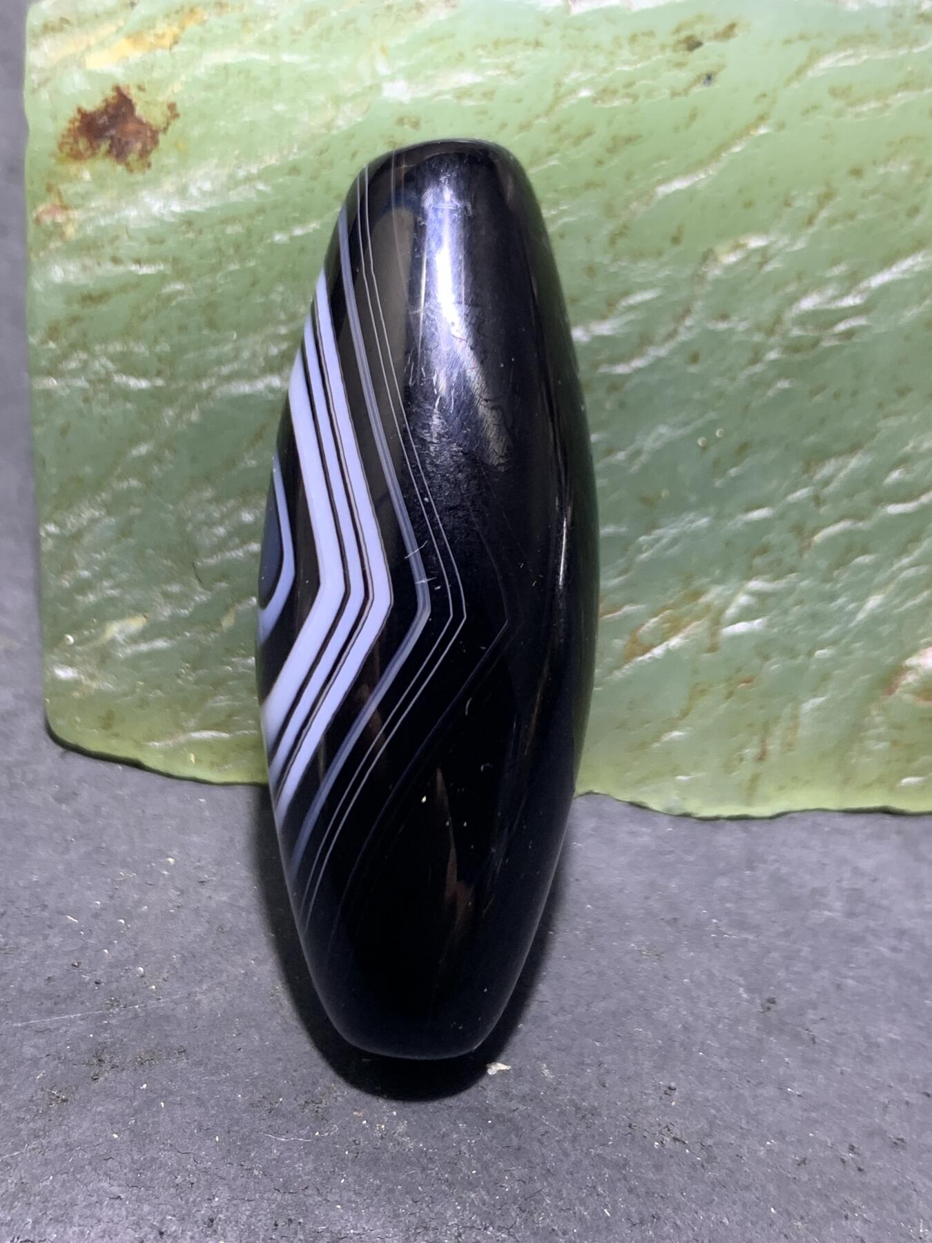 药师玛瑙天眼随形大桶珠一颗，