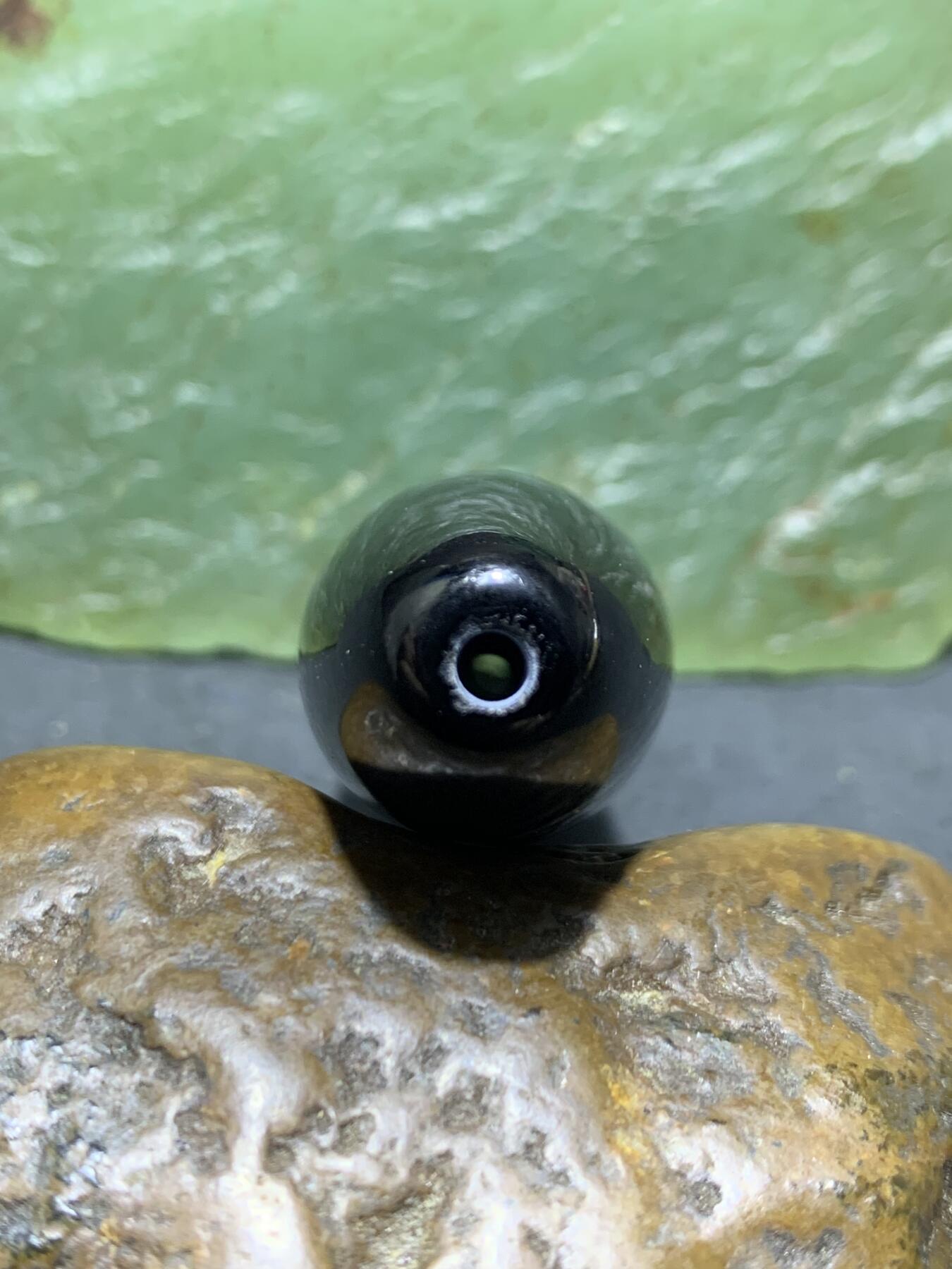 药师玛瑙天眼随形大桶珠一颗，