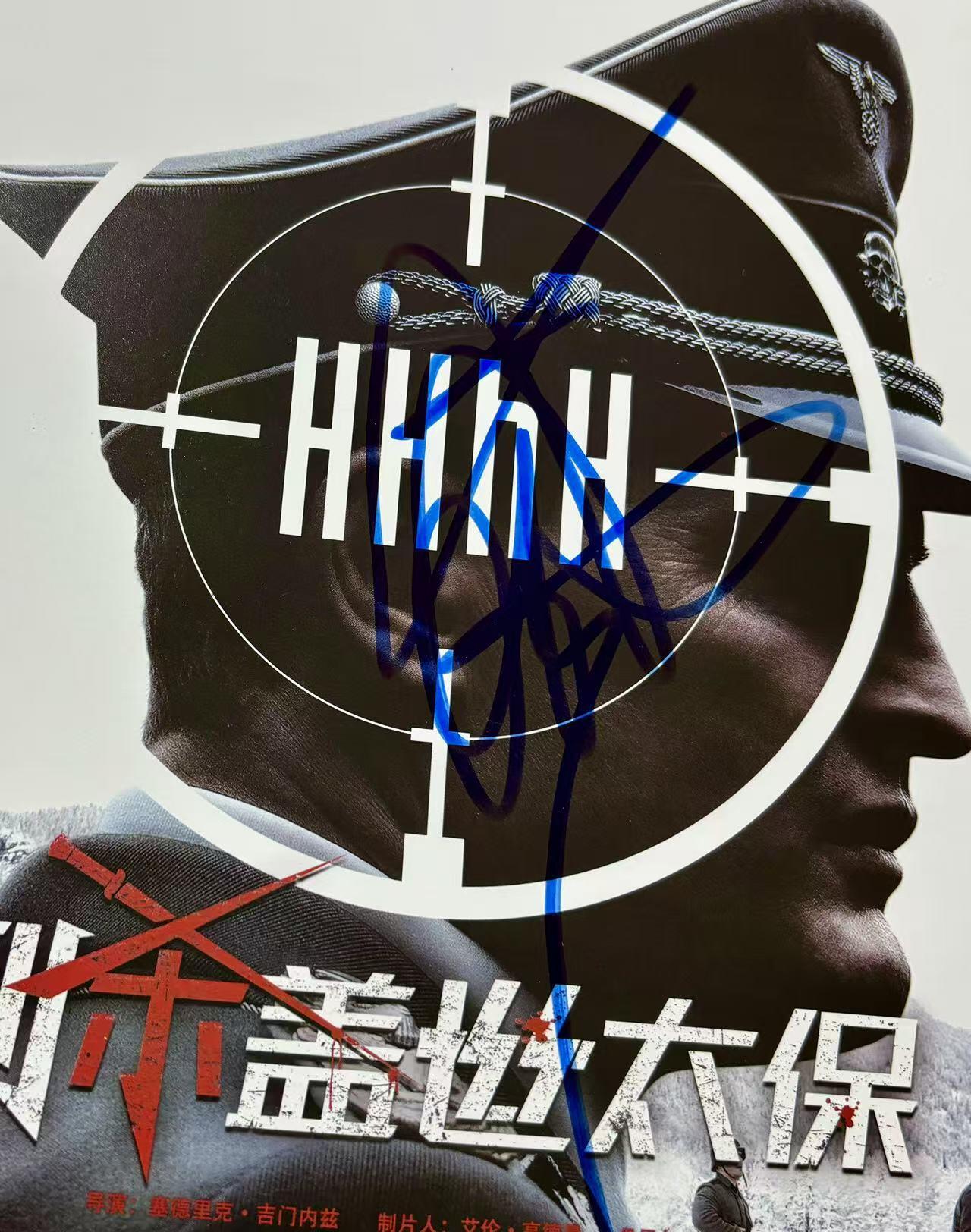 零元拍：《刺杀盖世太保》男主角杰森·克拉克亲笔签名电影宣传海报，海报尺寸A4：285X210MM