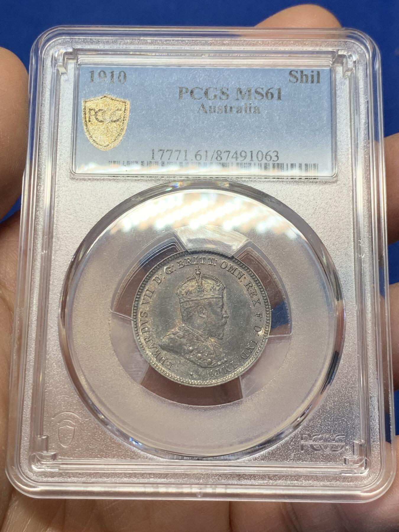 《竞宝斋》第365场 周日，周一 2场连拍 （全场包邮） PCGS MS61 澳大利亚1910年爱德华七世1先令银币，独年版，少见品种。双面紫色调深彩，状态很好，低评。外拍价高，60分书价200美元