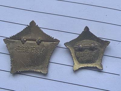 综合藏品场.喜欢出价就得！无套路无托.诚信惠友交友！自动快拍. 毛主席像章.2枚.保真包老.稀罕完美品.收藏精品.