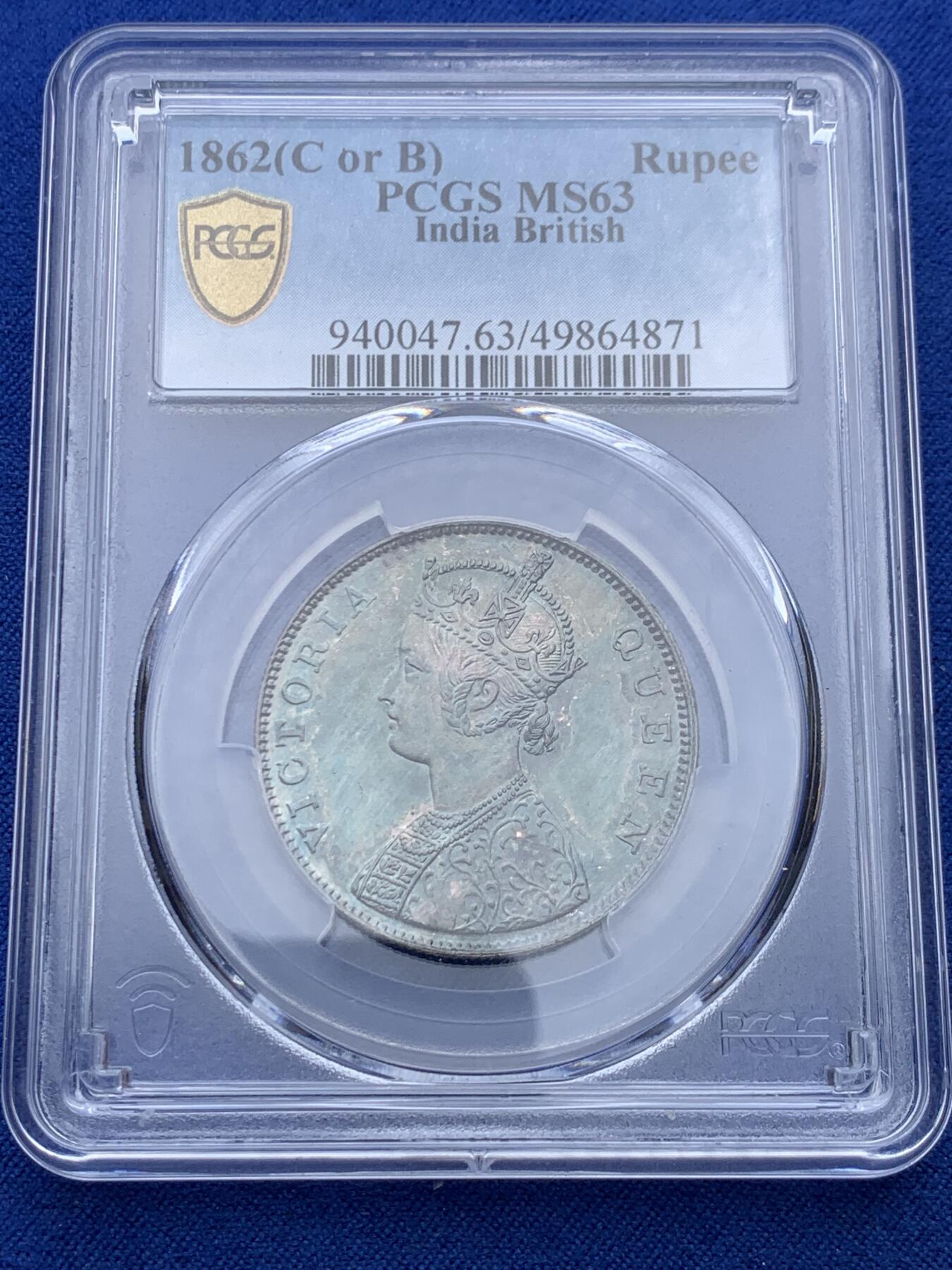《竞宝斋》第366场 周日，周一 2场连拍 （全场包邮） PCGS MS63 英属印度1862年维多利亚1卢比银币 正面幽蓝绿彩 背面淡金