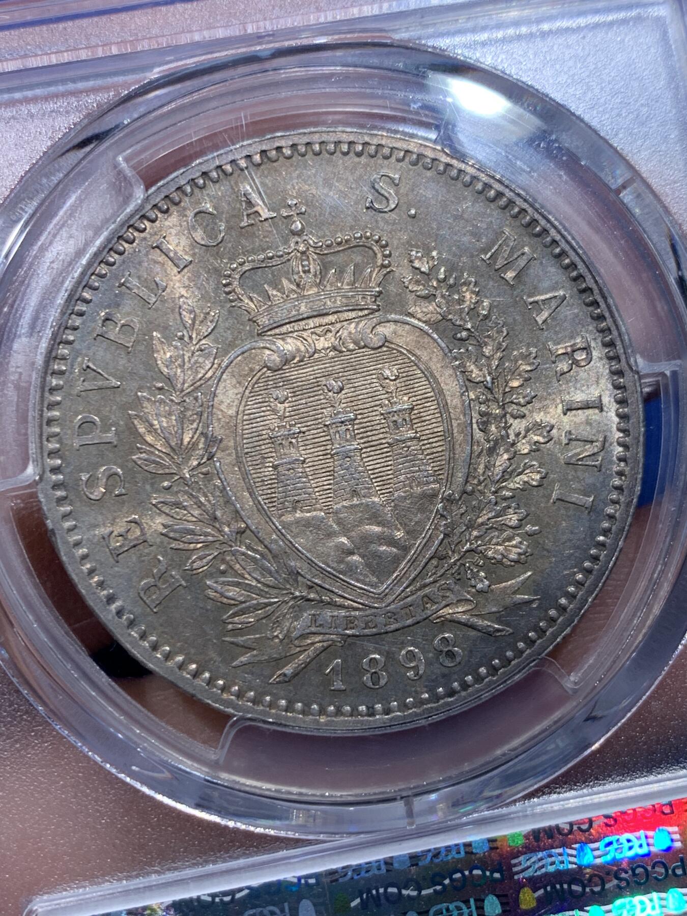 《竞宝斋》第366场 周日，周一 2场连拍 （全场包邮） PCGS MS62 圣马力诺1898-R神父5里拉 打制精美 正反面覆盖五彩包浆