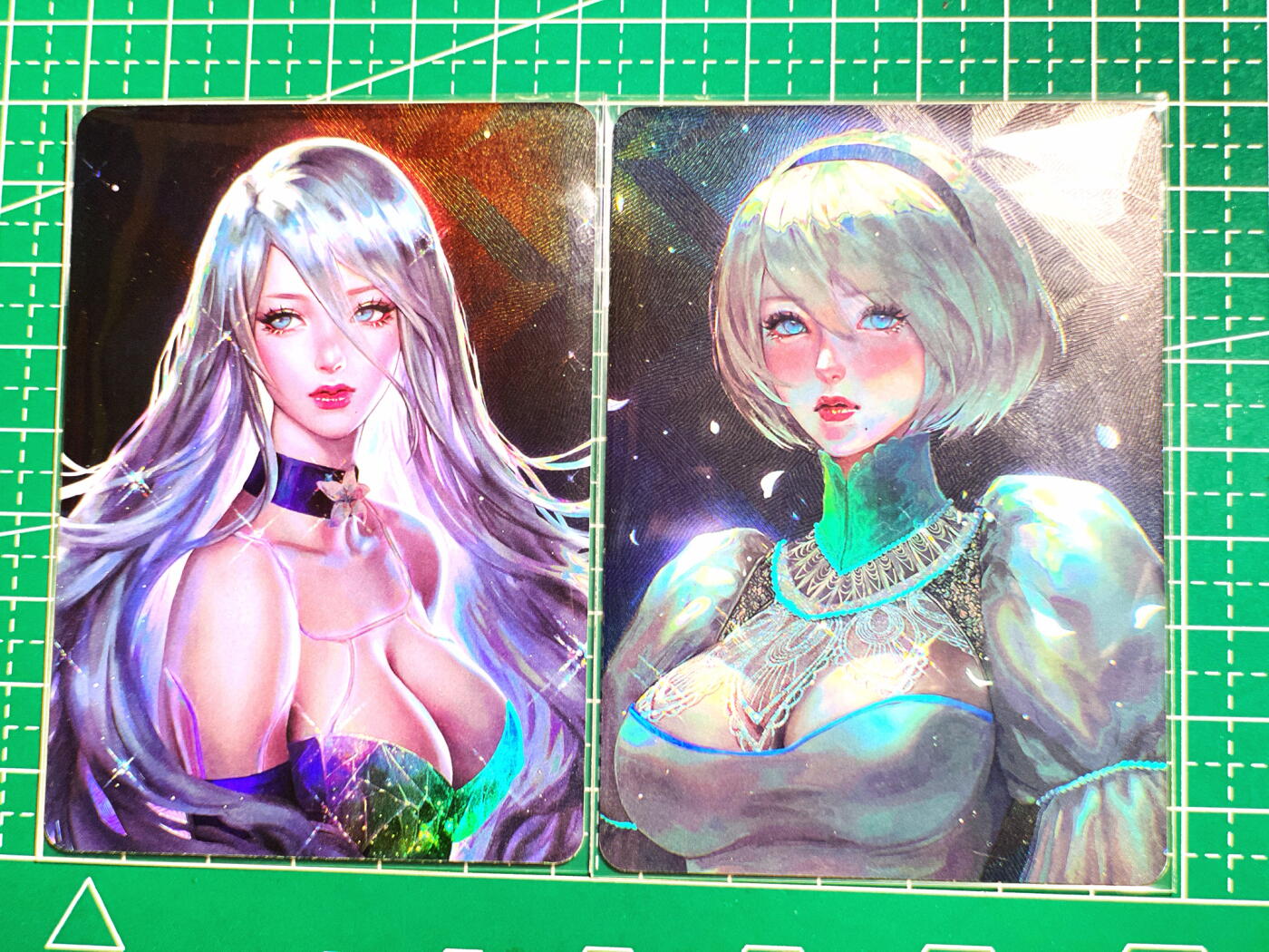 显眼宝第七期 私人收藏卡 机械纪元 2B和A2 手绘大头卡一对，彩闪卡 大卡尺寸63*88