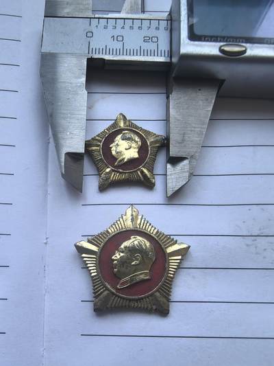 综合藏品场.喜欢出价就得！无套路无托.诚信惠友交友！自动快拍. 毛主席像章.2枚.保真包老.稀罕完美品.收藏精品.