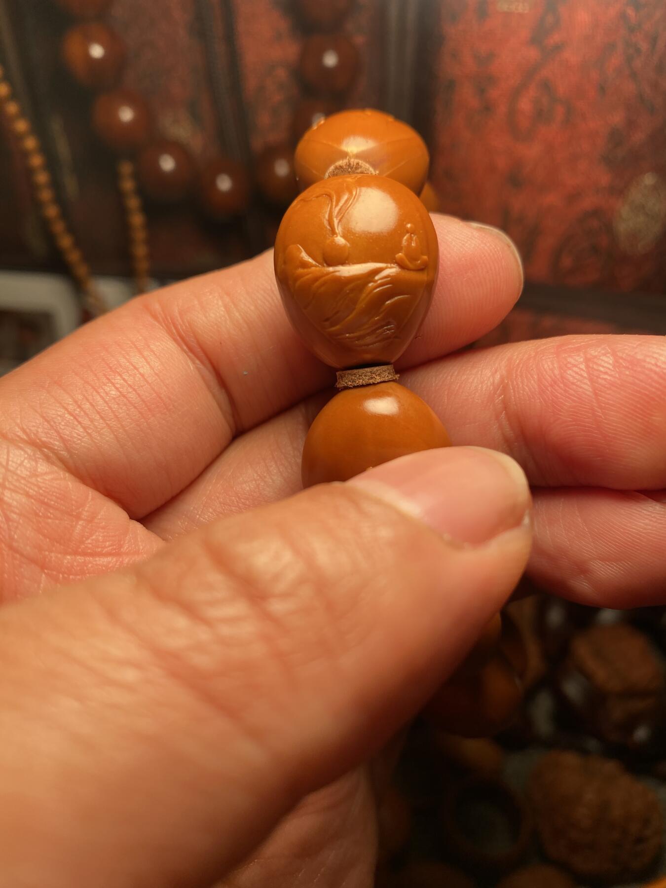 苏工核雕，纯手工个性设计，老铁核，佛本无相，每一个都独具匠心，风格与市场不同，让每个核友有新的体验，尺寸1。78x2.18喜欢的来
