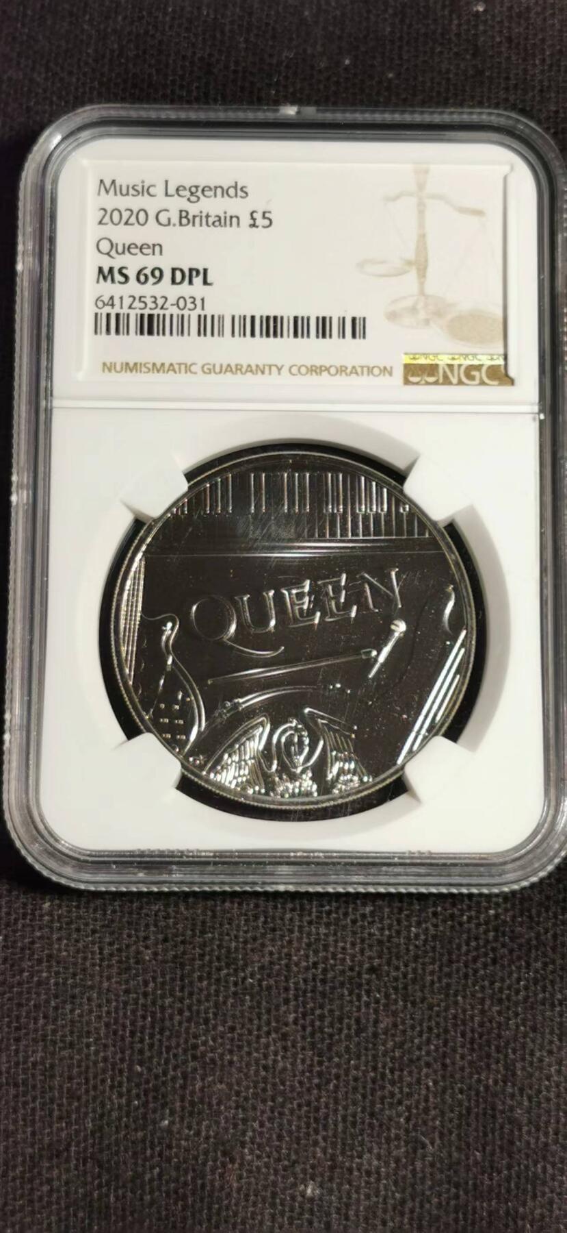 刘世昌艺术品销售中心～虎踞龙蟠*金杨在线联拍群第508期 英国2020年“音乐传奇～皇后乐队”5镑纪念币（NGC    MS69DPL    串号：6412532-031）1枚，原卡册。