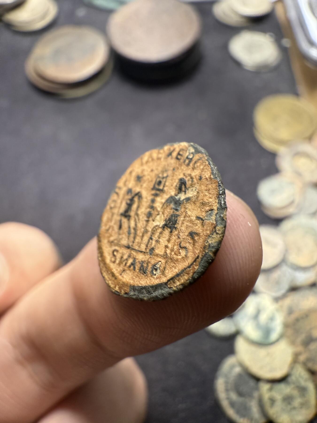南宋泉阁俄币 外币 国币 专场第八期 古罗马 公元337-340年 君士坦丁二世小铜币 士兵守护军旗 细节还行