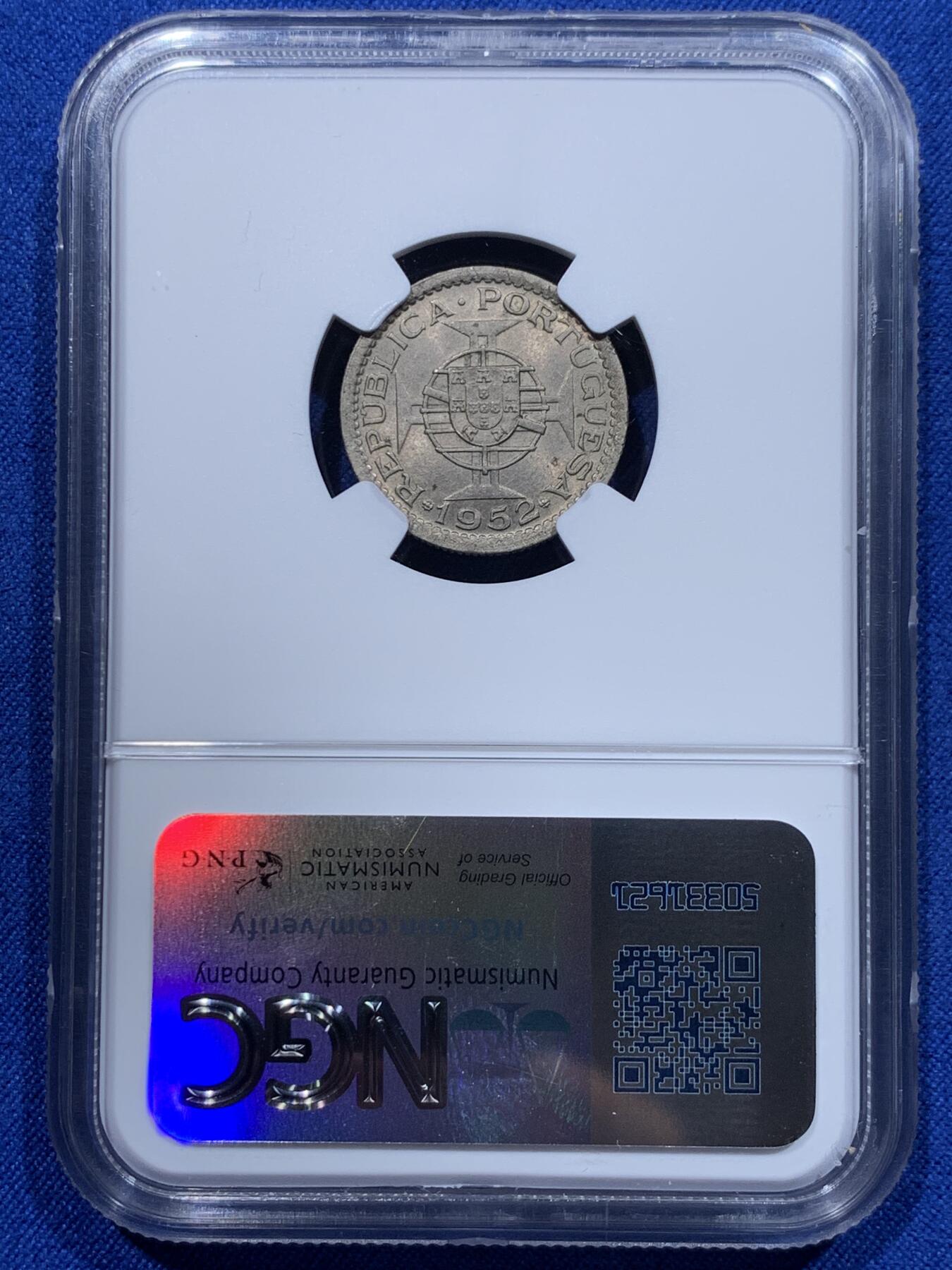 《竞宝斋》第366场 周日，周一 2场连拍 （全场包邮） NGC MS64 澳门 1952 伍毫 50分 原光品相