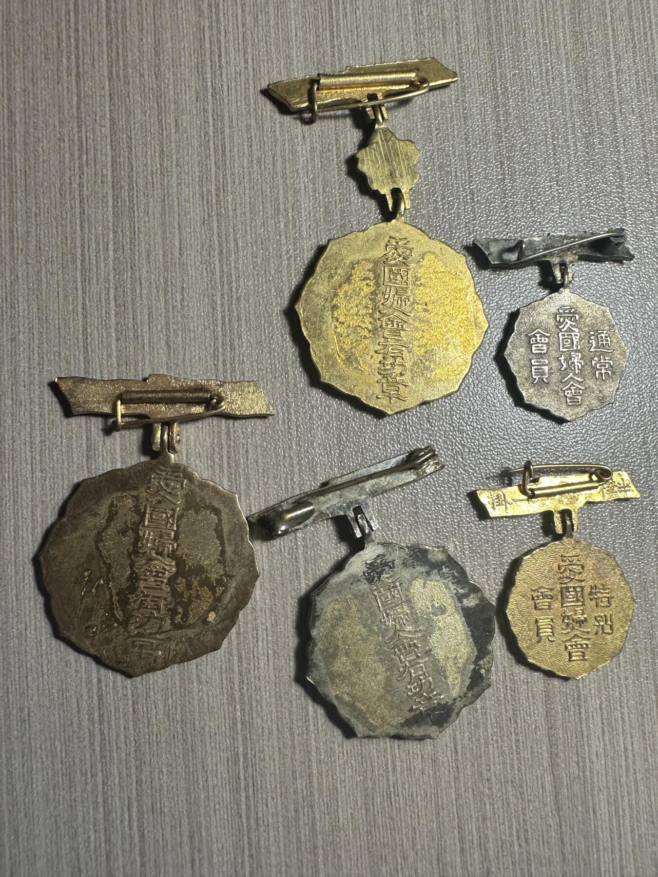 无佣金，章，世界钱币 妇人会章，5个不同版本