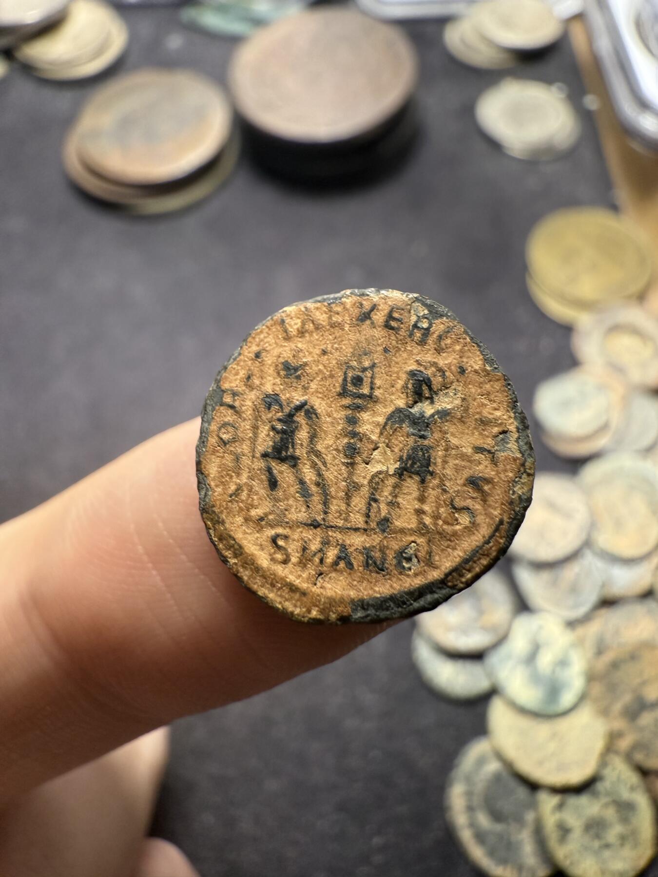 南宋泉阁俄币 外币 国币 专场第八期 古罗马 公元337-340年 君士坦丁二世小铜币 士兵守护军旗 细节还行