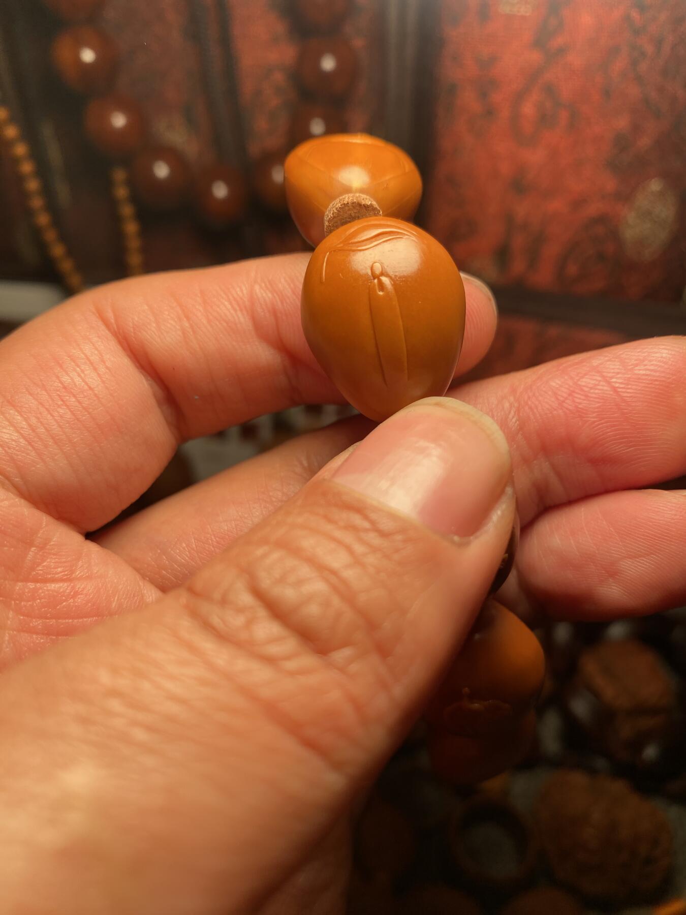 苏工核雕，纯手工个性设计，老铁核，佛本无相，每一个都独具匠心，风格与市场不同，让每个核友有新的体验，尺寸1。78x2.18喜欢的来