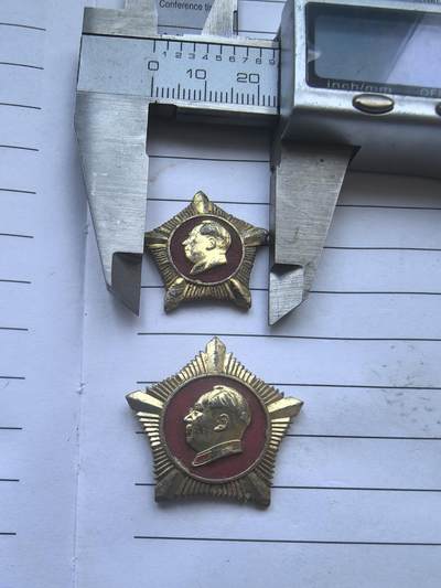 综合藏品场.喜欢出价就得！无套路无托.诚信惠友交友！自动快拍. 毛主席像章.2枚.保真包老.稀罕完美品.收藏精品.