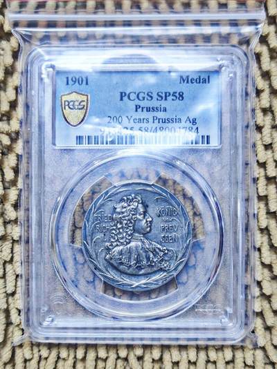 05月02日 世界币章 - 珍品：1901年 德国普鲁士建国200周年纪念银章 正面勃兰登堡选帝侯腓特烈一世 背面天使日耳曼妮娅手托普鲁士王冠和权杖 脚踏腾云万丈光芒  背景普鲁士王宫 凹形浮雕设计精美栩栩如生 PCGS-58
