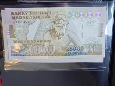 【世界钱币】精选微拍第173期暨2025年第12期  部分卖剩新品上架  马达加斯加 5000（25000）全新绝品无47 居中好