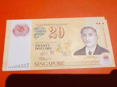 【世界钱币】精选微拍第173期暨2025年第12期  部分卖剩新品上架  2007年新加坡20元 塑料钞全程无47尾号323 全新绝品