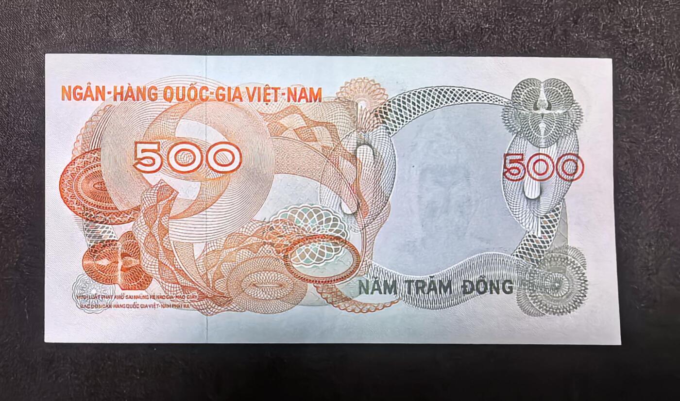 北京马甸外国币专卖第137期，外国纸币专场，陆续上拍，欢迎关注 越南500盾全新右上角有一斜软折如图
