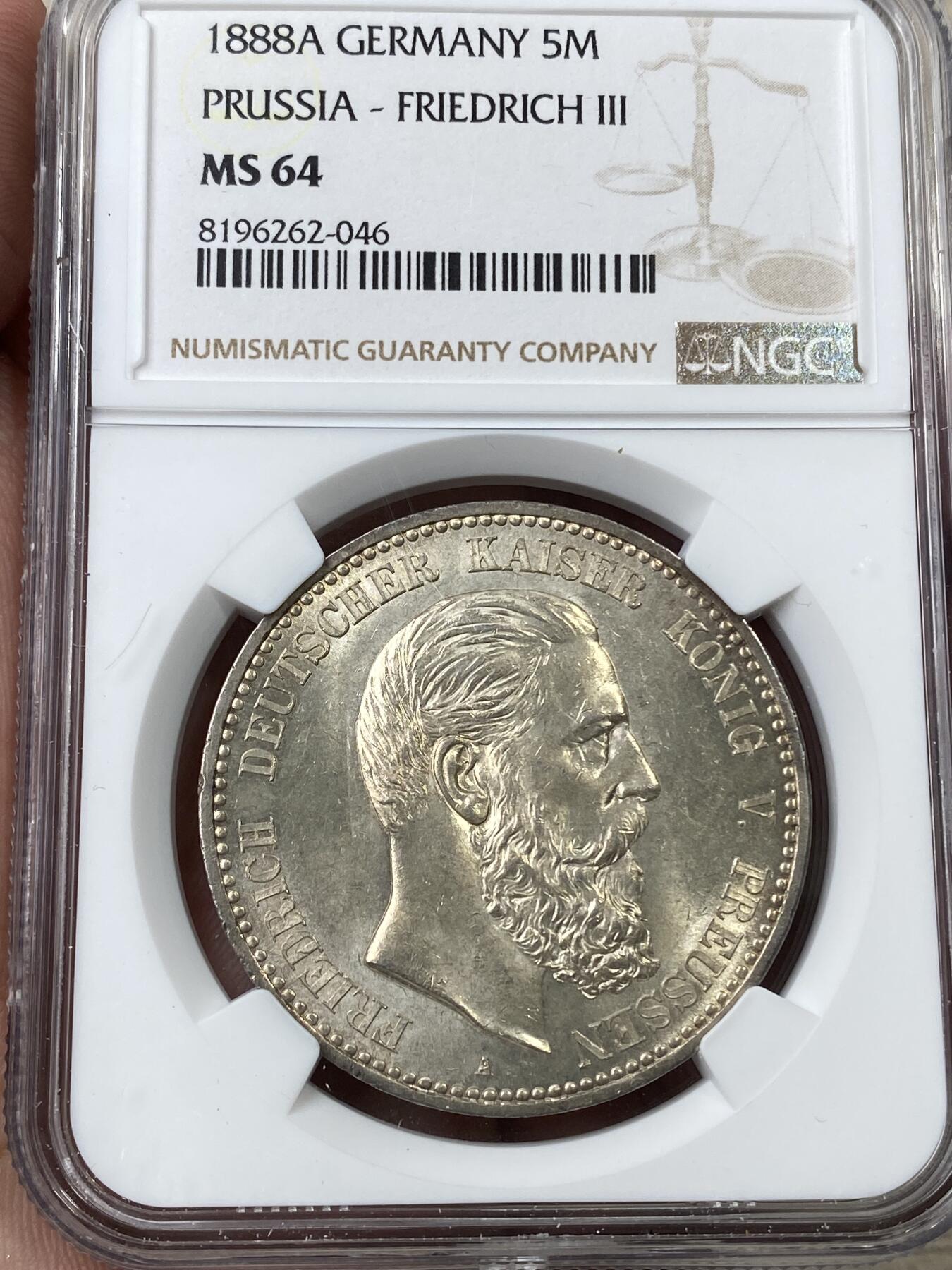 万国钱币拍卖第044期 NGC MS64 1888年德国三皇之年腓特烈三世短翅流通5马克 淡包浆十字转光 收藏级状态