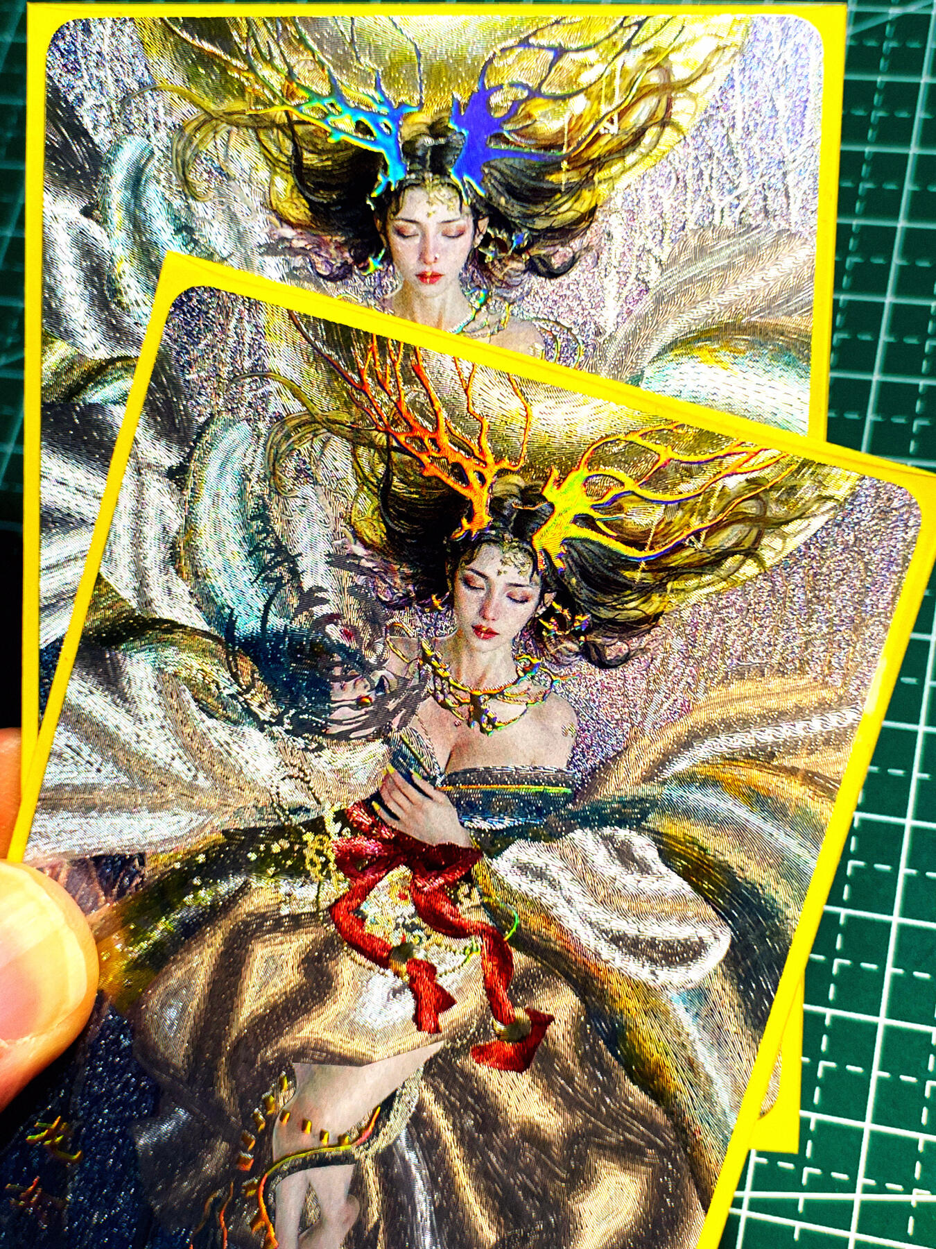 显眼宝第七期 私人收藏卡 燎原卡牌 妖姬传 幻彩折光 龙女一对2张 有细节图