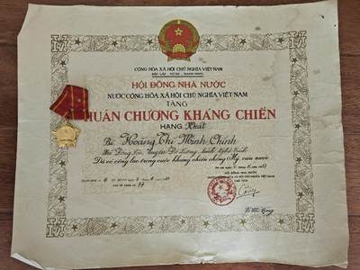 韵星假日拍卖第十二期 越南、东德小精品专场-- Rimey Holidays Auction 12（DDR & Việt Nam Special) - 越战老兵黄氏明政一级抗战勋章带证书全套 女性士兵，越战事迹