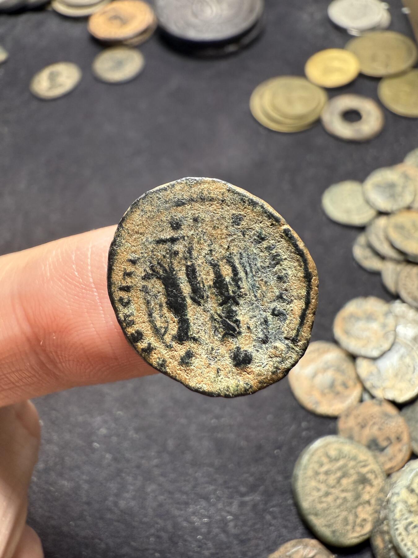 南宋泉阁俄币 外币 国币 专场第八期 古罗马 公元383-408年 东罗马皇帝 阿卡狄乌斯铜币 背逆 个头偏大 品相还行