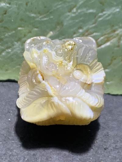精美亚光巴西玛瑙手工雕刻醒狮珠子（吊坠）一个 - 精美亚光巴西玛瑙手工雕刻醒狮珠子（吊坠）一个