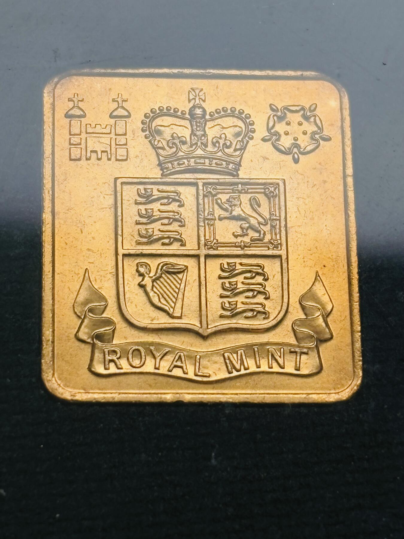 文馨钱币收藏第 233 场 原封原盒 1971 年英国货币十进制改革首版精制套币，带精制铜章