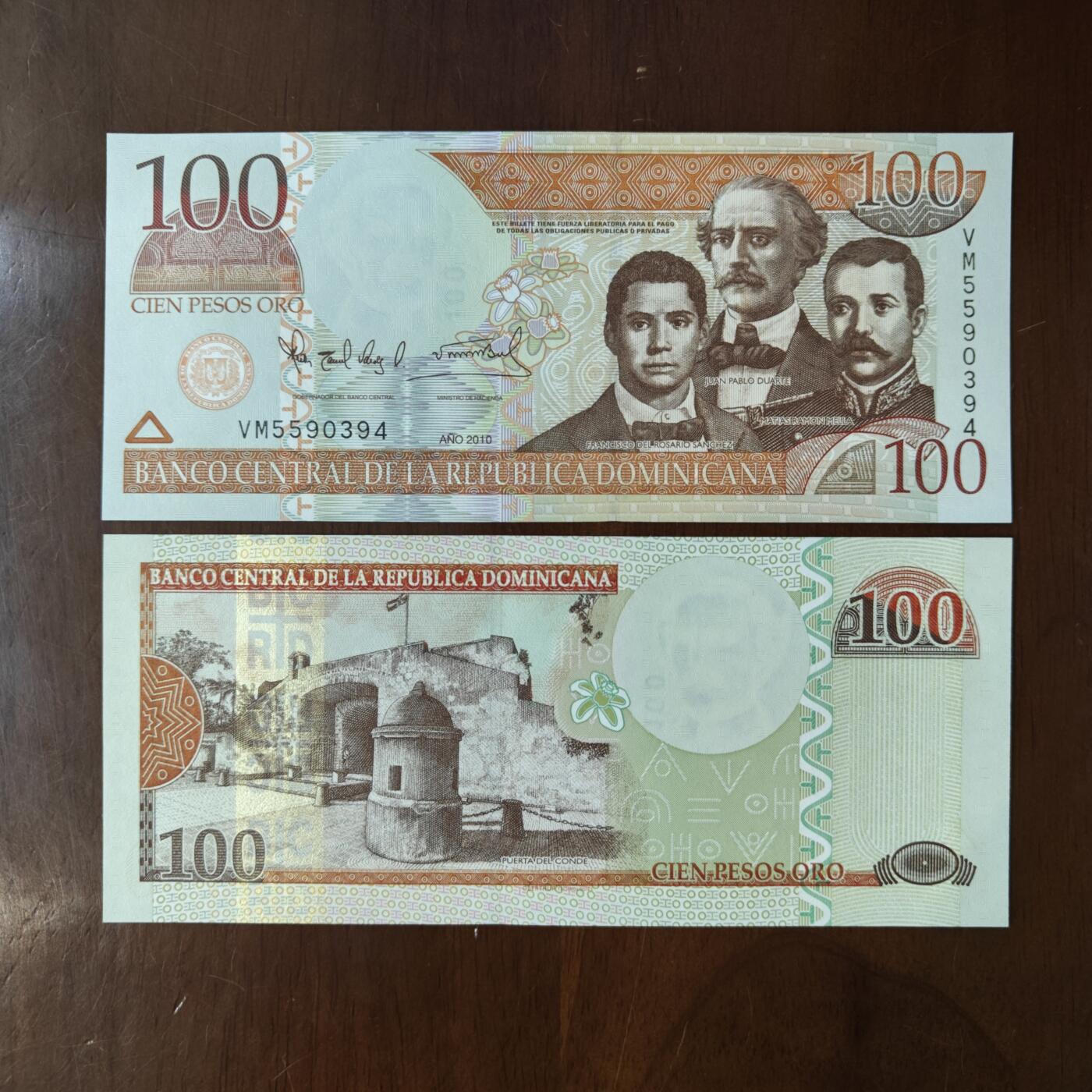 美洲 全新UNC 多米尼加100比索 纸币 外国钱币 2010年 