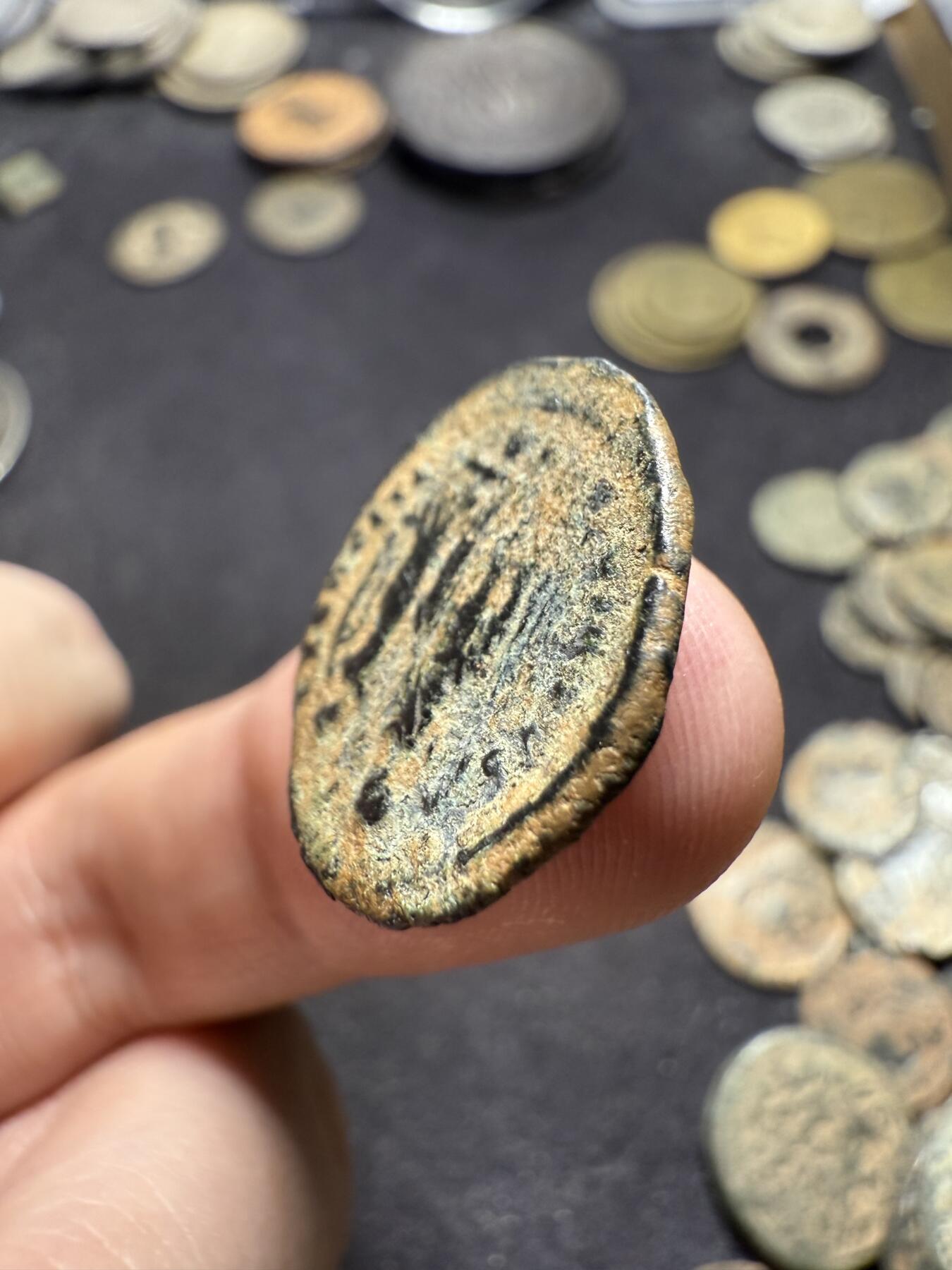 南宋泉阁俄币 外币 国币 专场第八期 古罗马 公元383-408年 东罗马皇帝 阿卡狄乌斯铜币 背逆 个头偏大 品相还行