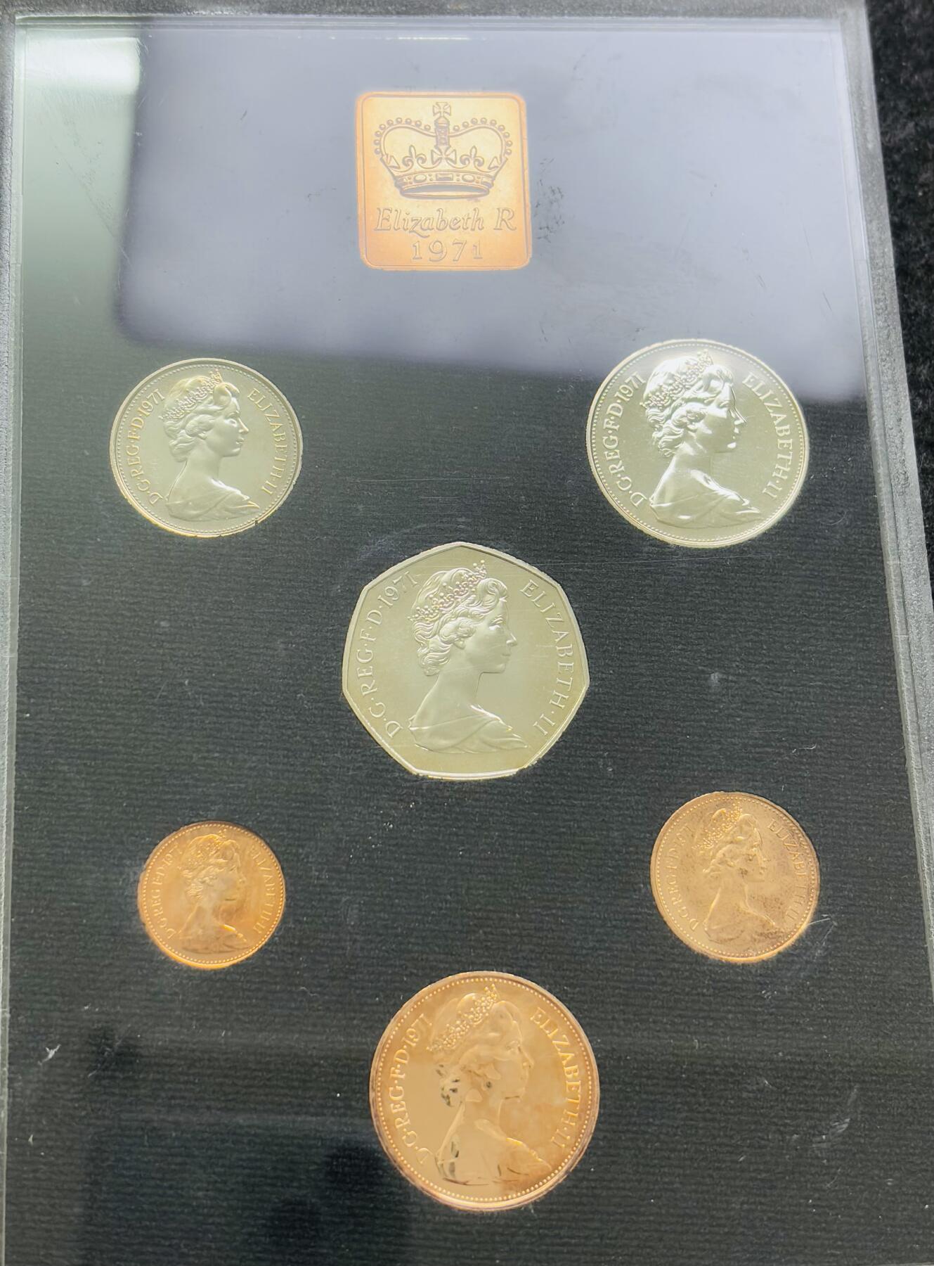 文馨钱币收藏第 233 场 原封原盒 1971 年英国货币十进制改革首版精制套币，带精制铜章