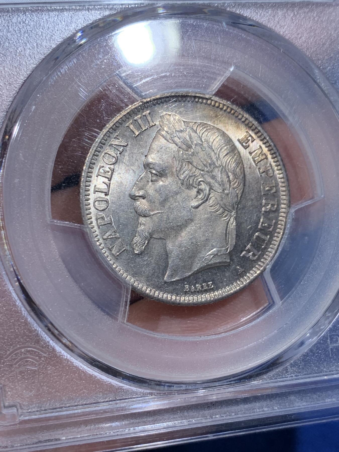 《竞宝斋》第367场 周日，周一 2场连拍 （全场包邮） PCGS MS62 法国1868年A版拿破仑三世2法郎银币，少见面值，流通充分，高分比5法郎少见很多。此枚银光丝滑如水，强烈转光，鹰毛纤毫毕现，状态好于分数！
