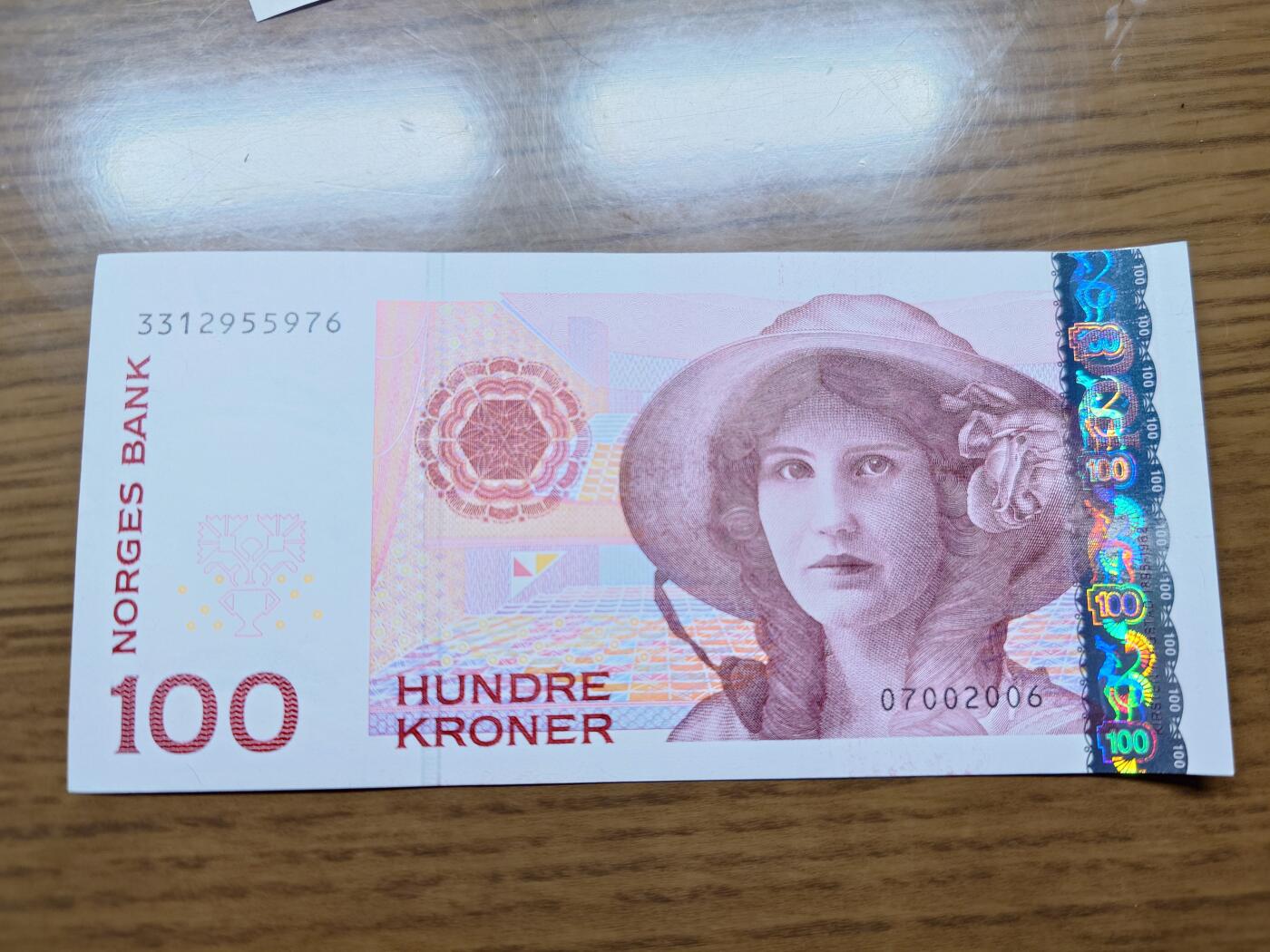 免佣金～1996年巴哈马 1，缅甸白象20000纪念钞，2006挪威100等剩货团购任选 2006年挪威100克朗 全新绝品无4尾号976