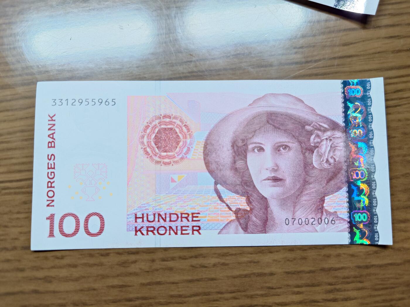 免佣金～1996年巴哈马 1，缅甸白象20000纪念钞，2006挪威100等剩货团购任选 2006年挪威100克朗 全新绝品无47尾号965