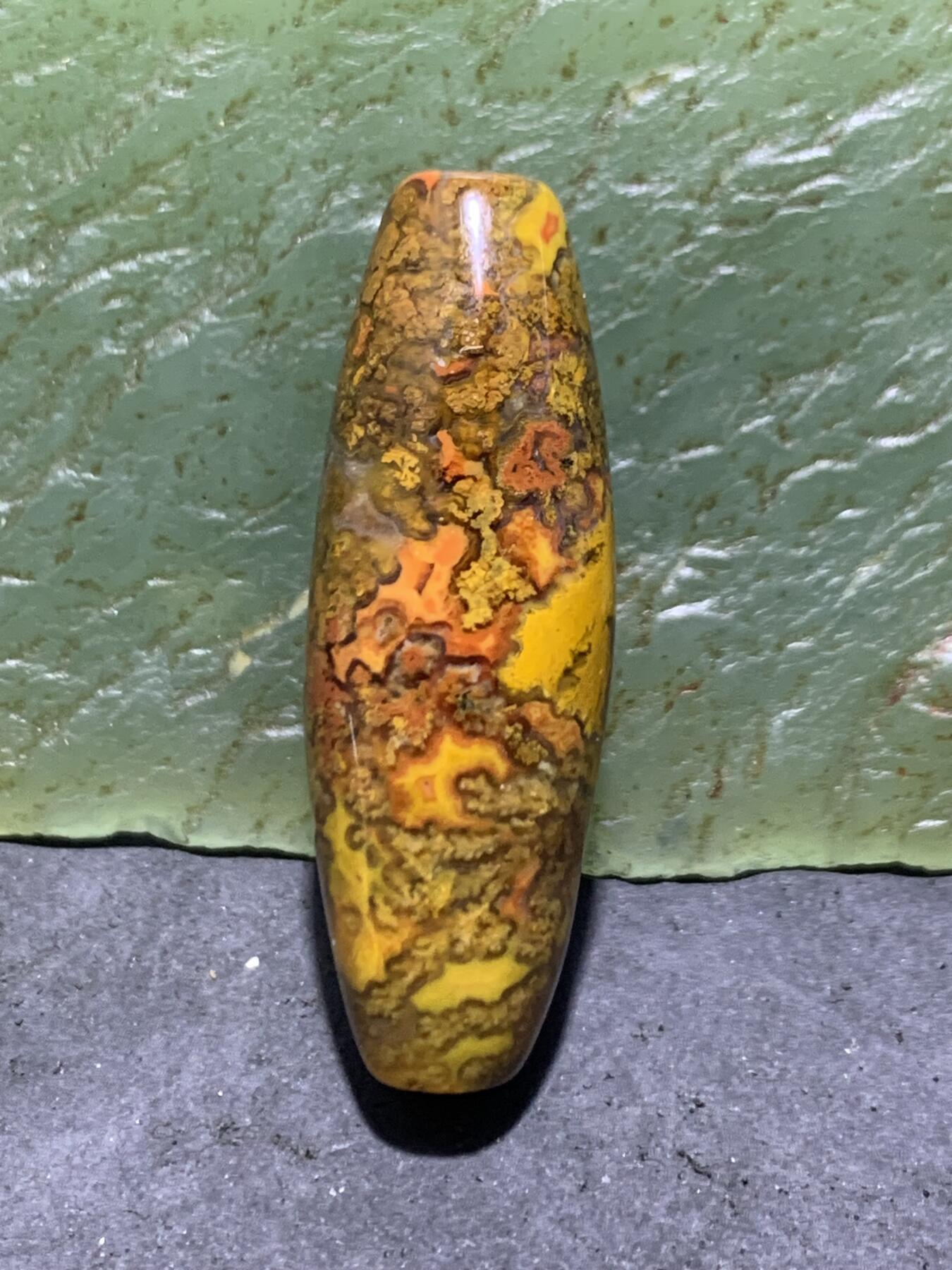 罕见黄金草花纹战国红玛瑙随形桶珠一个
