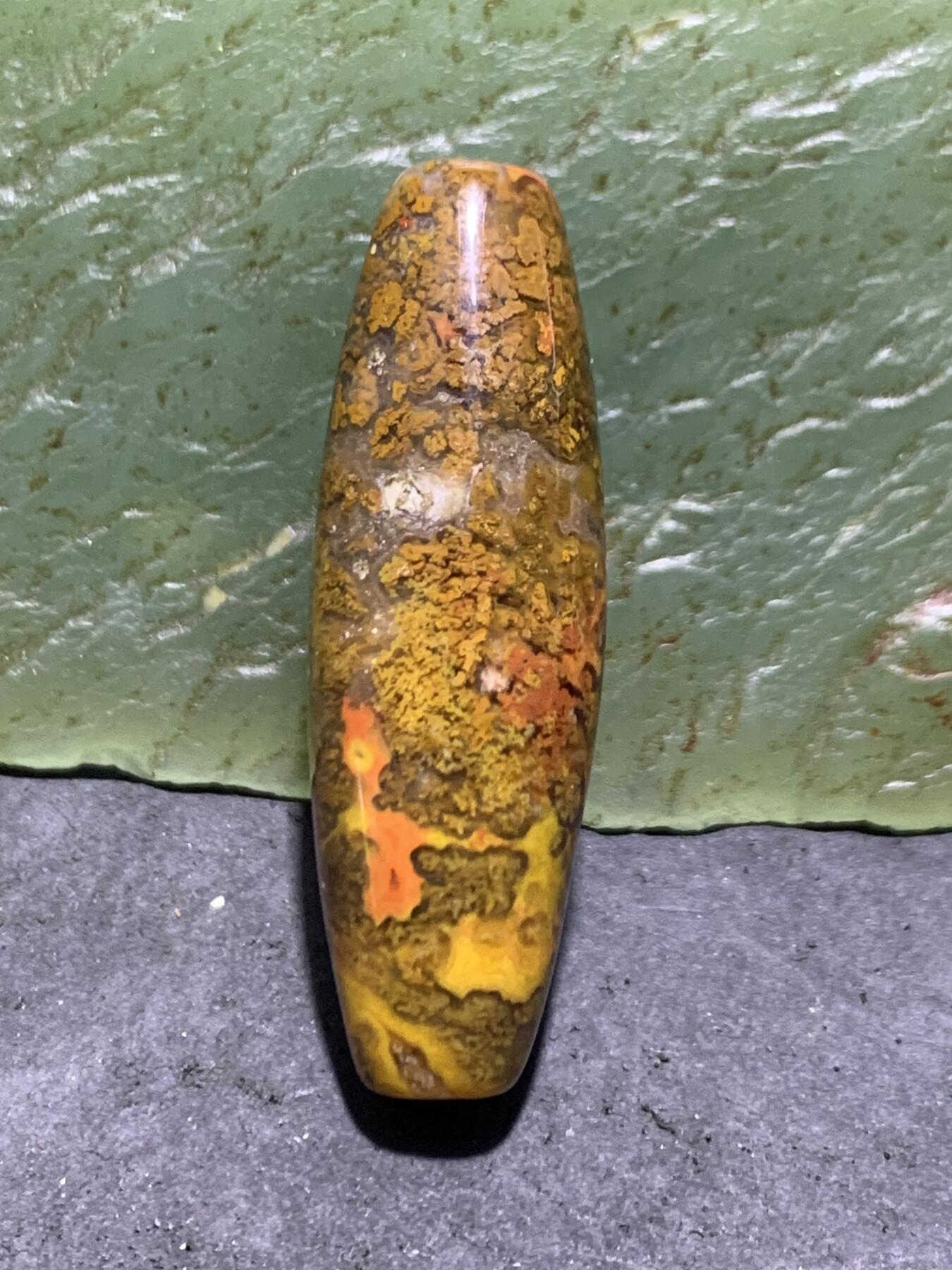 罕见黄金草花纹战国红玛瑙随形桶珠一个