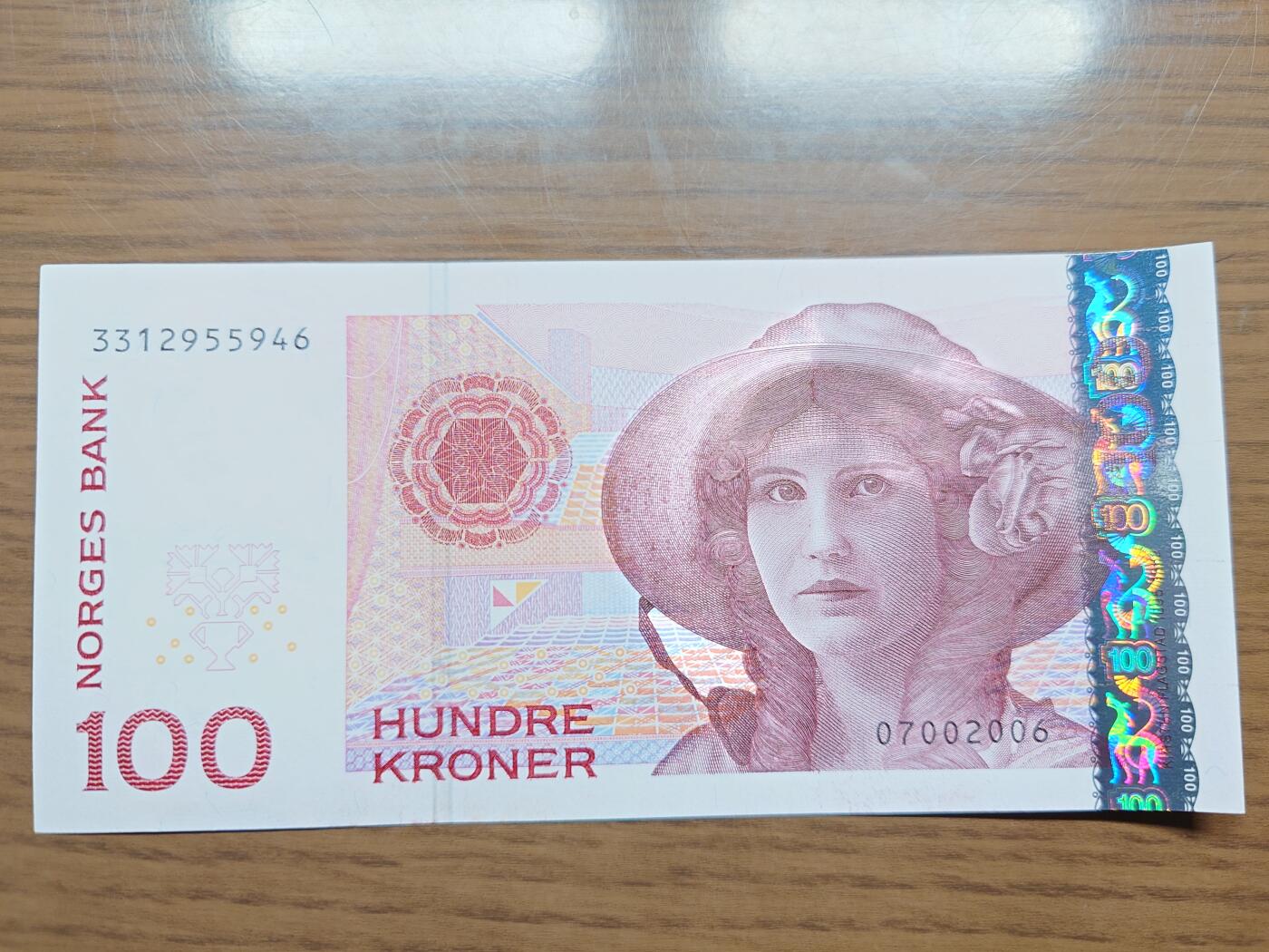 免佣金～1996年巴哈马 1，缅甸白象20000纪念钞，2006挪威100等剩货团购任选 2006年挪威100克朗 全新绝品尾号946