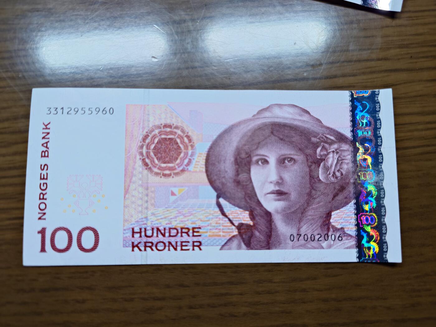 免佣金～1996年巴哈马 1，缅甸白象20000纪念钞，2006挪威100等剩货团购任选 2006年挪威100克朗 全新绝品无47尾号960