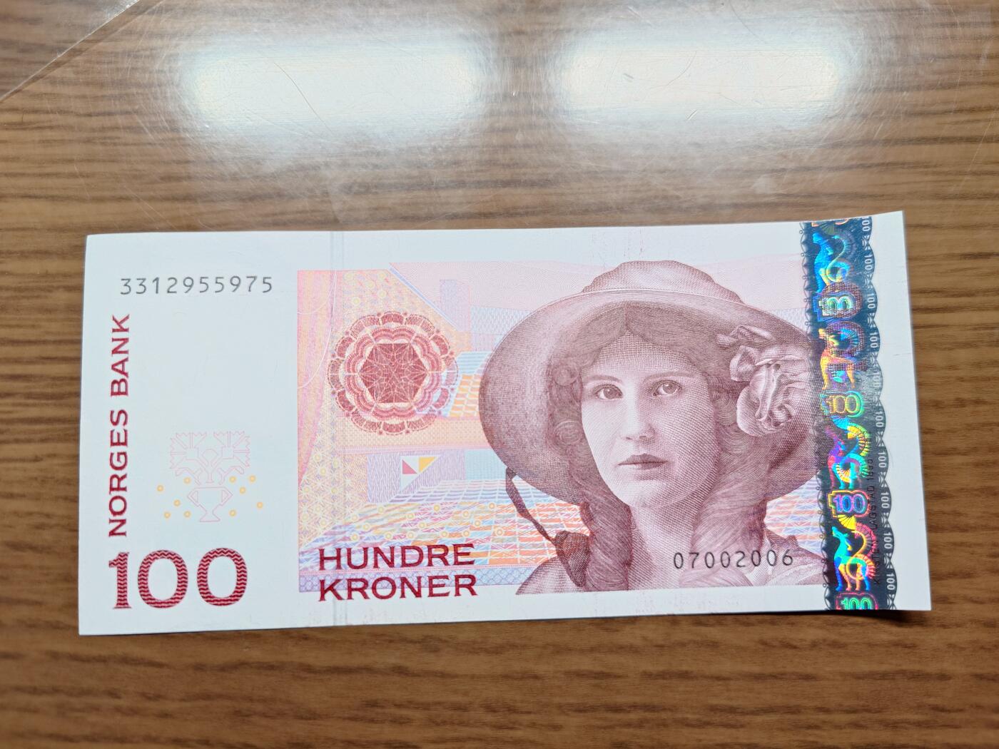 免佣金～1996年巴哈马 1，缅甸白象20000纪念钞，2006挪威100等剩货团购任选 2006年挪威100克朗 全新绝品无4尾号975