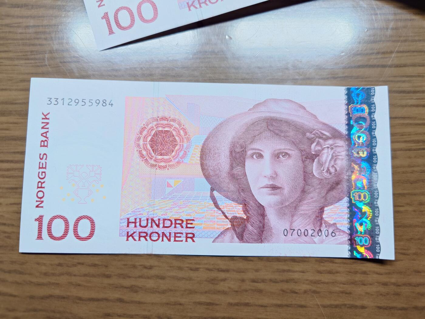 免佣金～1996年巴哈马 1，缅甸白象20000纪念钞，2006挪威100等剩货团购任选 2006年挪威100克朗 全新绝品尾4尾号984