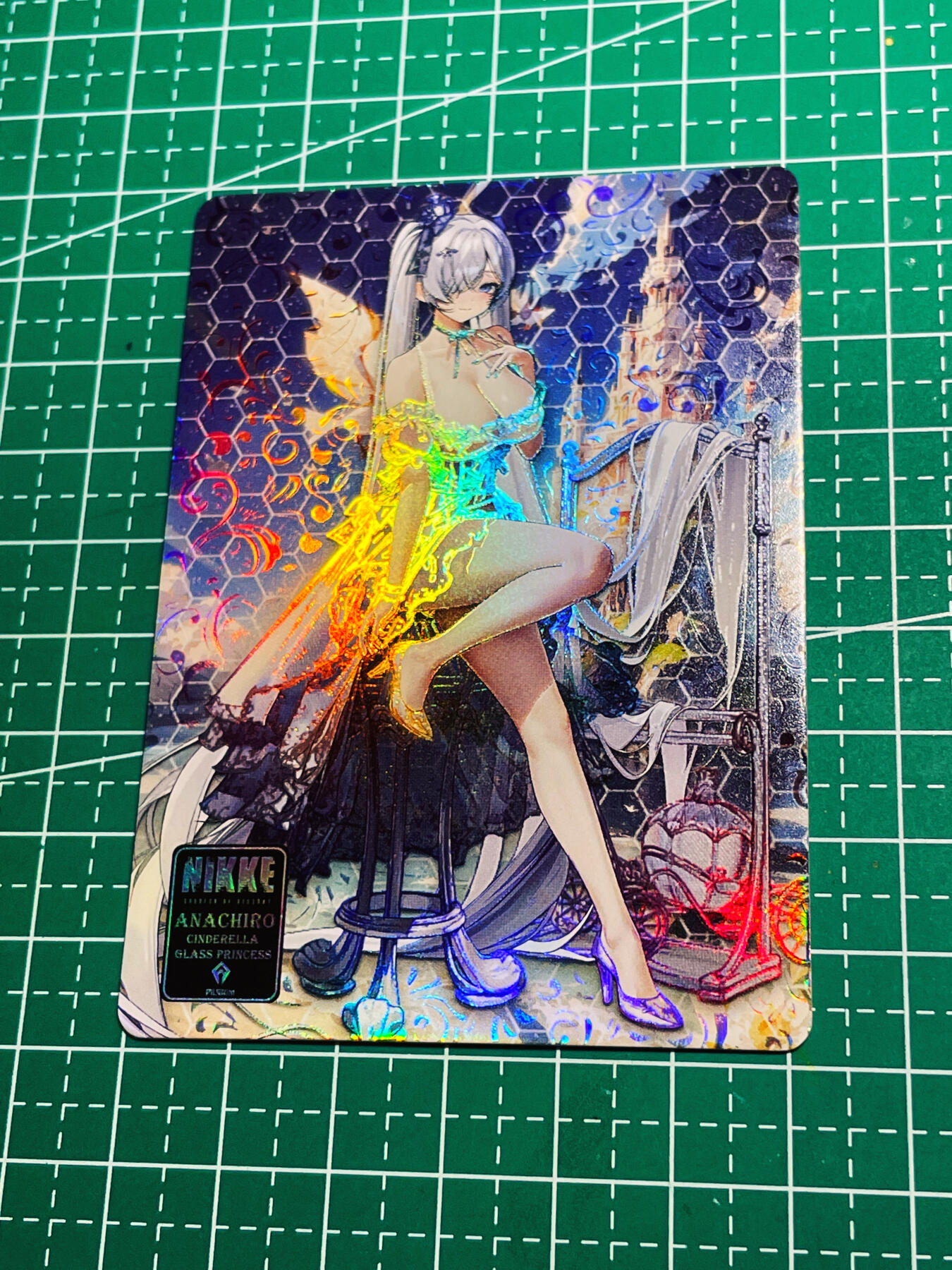 显眼宝第八期 私人收藏欣赏一下吧 动漫卡牌一枚 不认识  折光彩闪卡一枚  6号