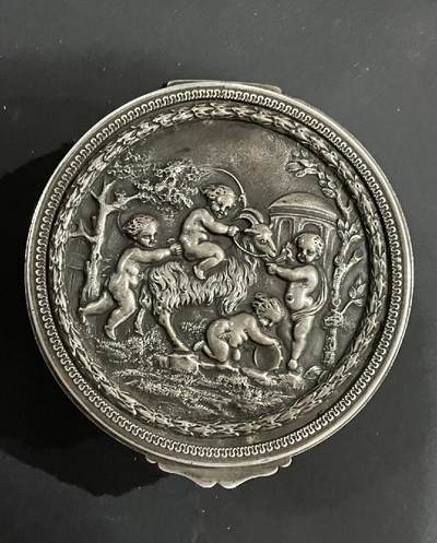 勋章专场 - 法国回流银天使首饰盒长11cm，高5cm，264克