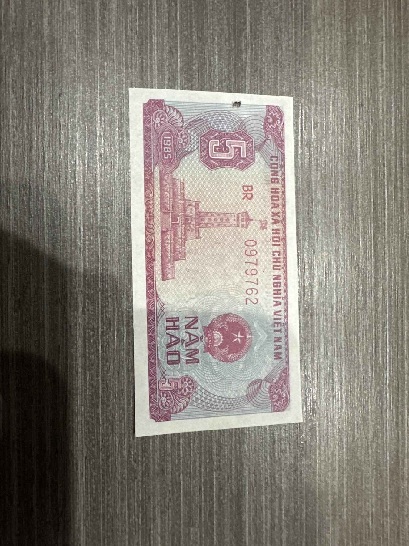 纸币驿站-25-4 越南1985年稀少面额，中间有一小洞