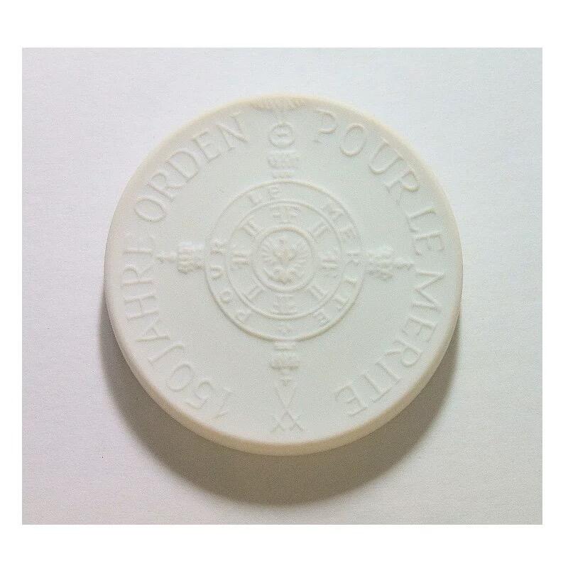 瑞典大物理学家迈特纳 白色高浮雕大陶章 40MM