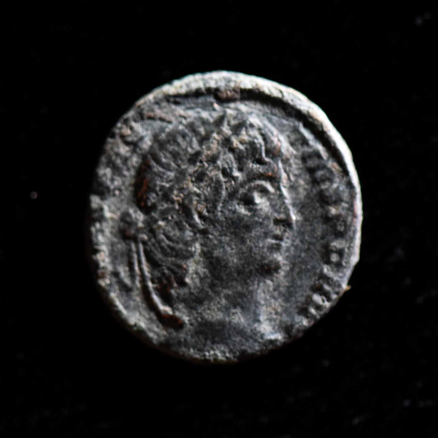 【良泉】第三十三期，5月15日晚19:30拍卖，古希腊 古罗马 古波斯 丝绸之路古代钱币100组  公元337-361年【古罗马】君士坦提乌斯二世，奥古斯都头衔“士兵军旗”铜币，1.73克