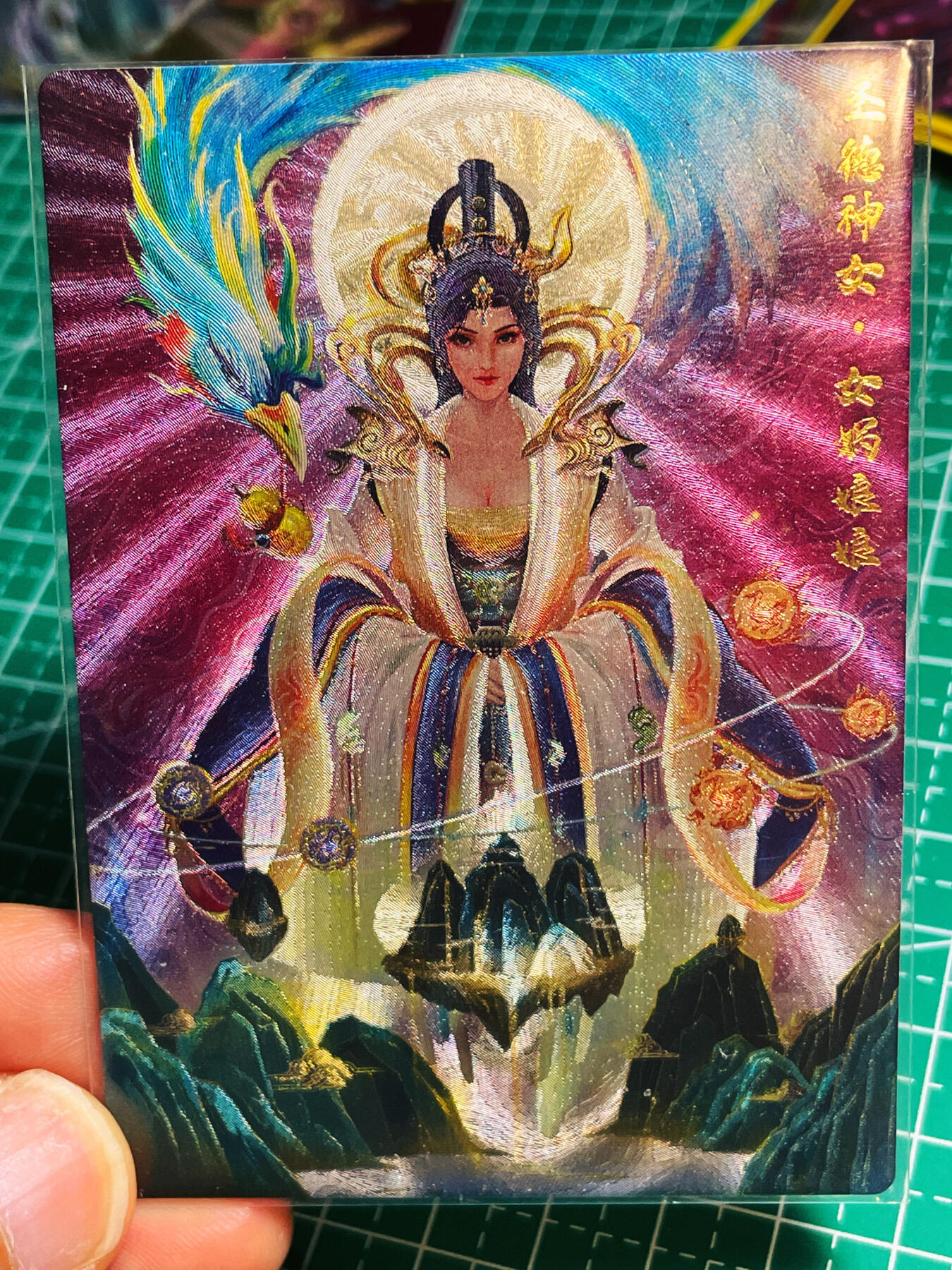 显眼宝第八期 私人收藏欣赏一下吧 卡玩帕克封神天下第一弹散卡 女娲 粗闪卡 单卡一张