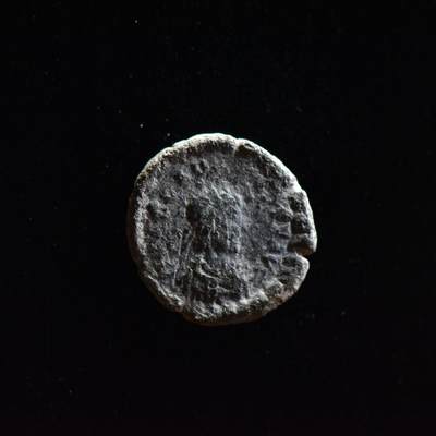 【良泉】【直播场】第三十期，4月24日晚19.30点开拍！200组，西方古代钱币、古代印章专场（本场结束后，本月寄存物品需要邮寄清空，有寄存的朋友请注意） - 【微型】公元425-435年【古罗马】东罗马帝国，狄奥多西二世“胜利女神”铜币，0.97克