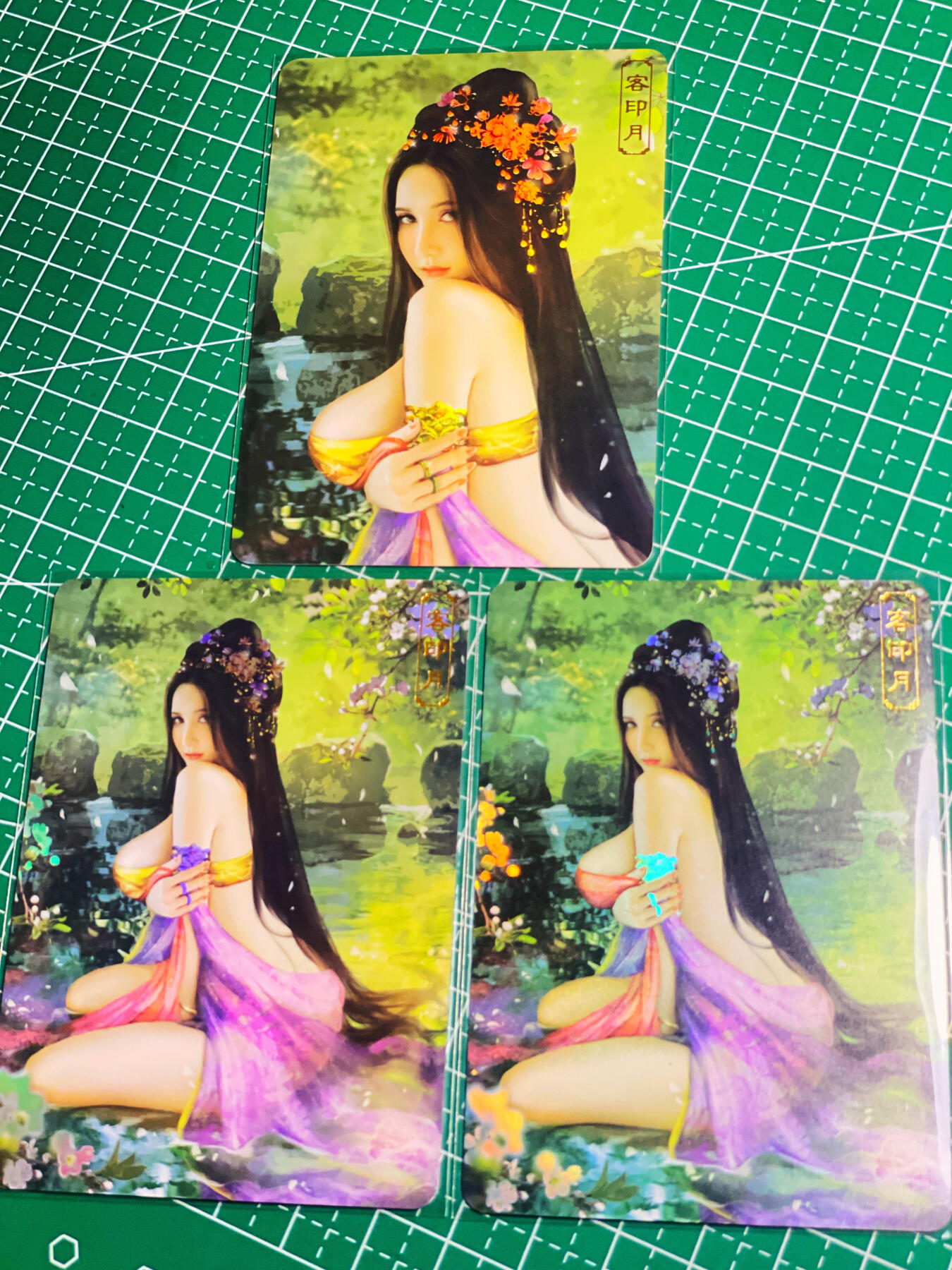 显眼宝第八期 私人收藏欣赏一下吧 卡将 欲女传 客印月 金彩一套三张