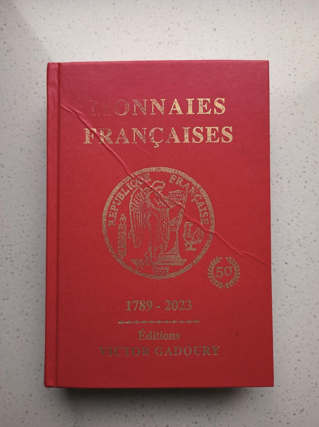 博洋堂世界钱币拍卖第117期（全场包邮） 最新版Gadoury法国硬币目录（红宝书）50周年纪念版，全面加厚升级，最低成本玩转法国流通币和样币，七成新，瑕疵如图。图书资料因具有可复制性，售出不退不换，顺丰陆运到付（运费根据距离10-16元不等）