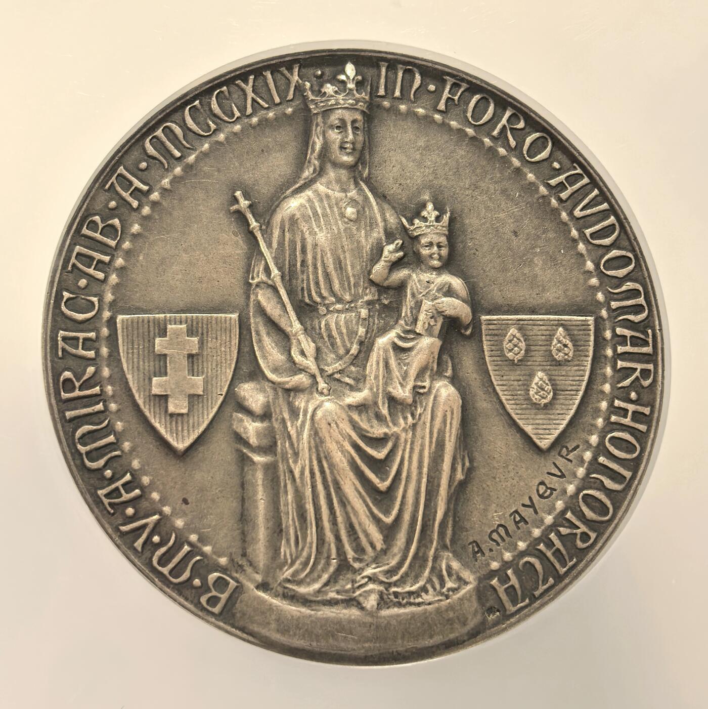 博洋堂世界钱币拍卖第117期（全场包邮） NGC MS62 巴黎圣母院纪念50mm巨大银章！唯一冠军分！1900年代的东西，正面圣母抱婴经典像，背面巴黎圣母院原建建筑风景。现在被烧毁的废墟遗迹还没重建，原型只能从永恒的纪念币章上一窥究竟了！