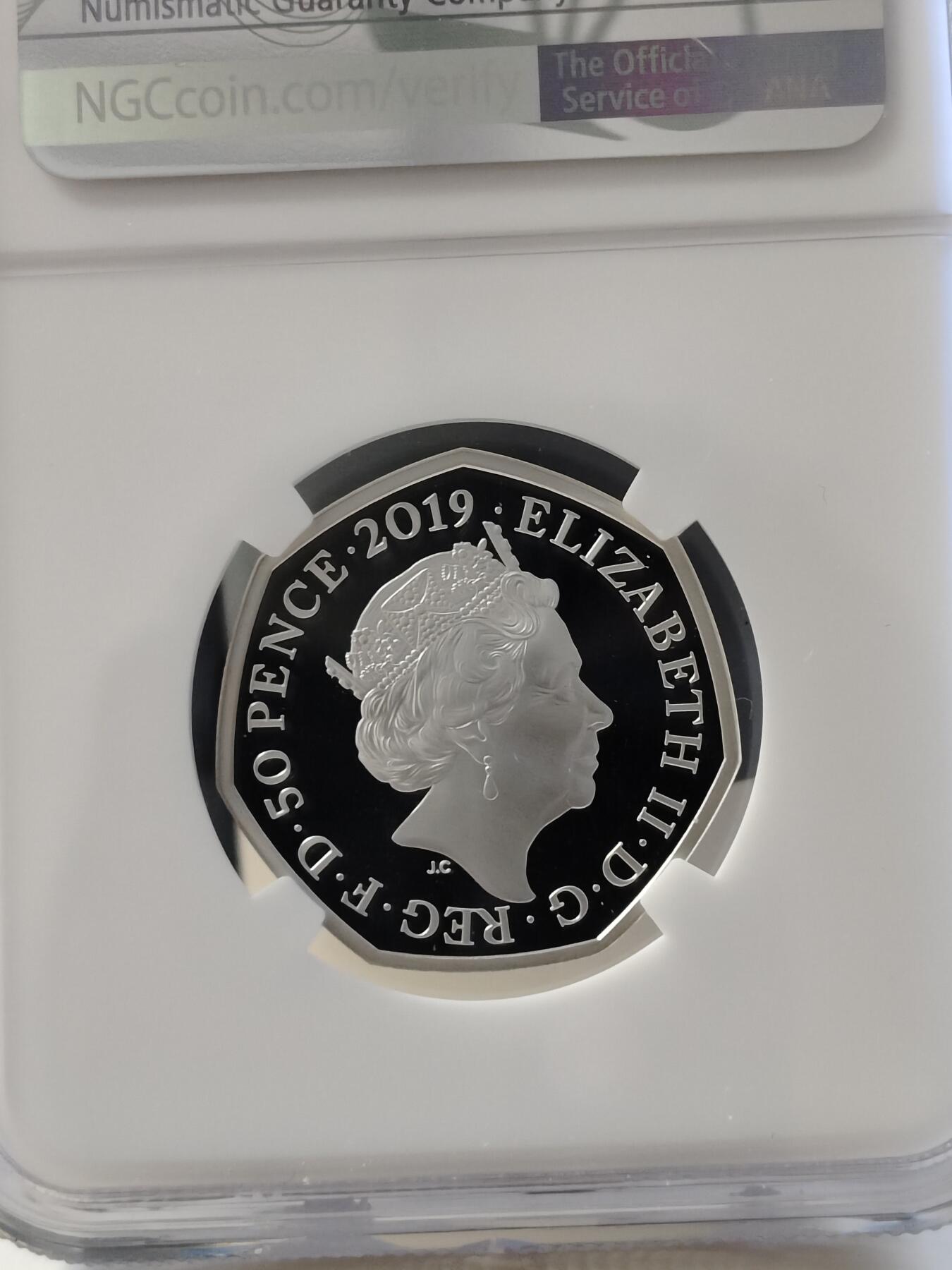 第168期拍卖【长期征集拍品】 英国2019年可爱帕丁顿熊系列3在伦敦塔纪念银币NGC-PF69原盒证书，925银，8克，发行25000枚